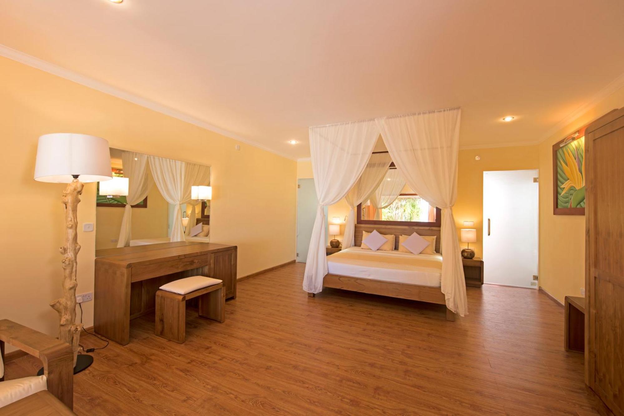Thulhagiri Island Resort & Spa Thulhaagiri Экстерьер фото